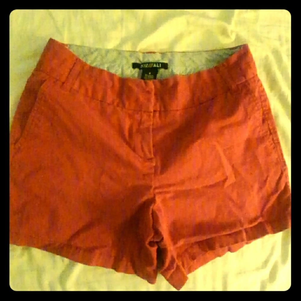 Red shorts, Roz & Ali - Picture 1 of 2
